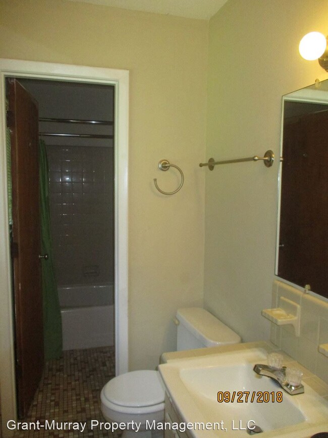 Building Photo - 3 br, 1.5 bath House - 6424 Northfield Court