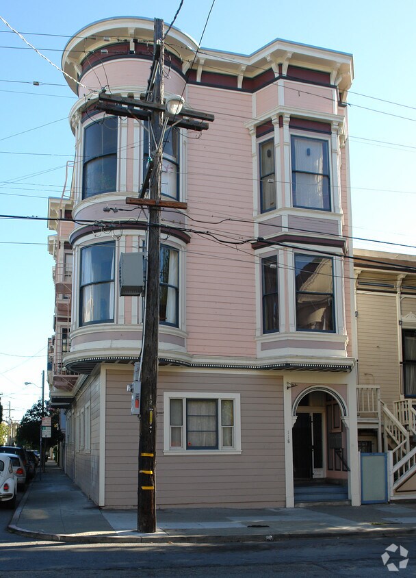 Building Photo - 118 Steiner St
