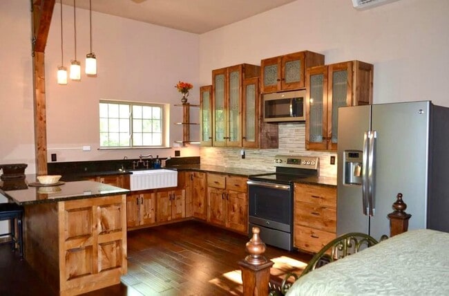 Foto del edificio - 4212 Meridian Rd