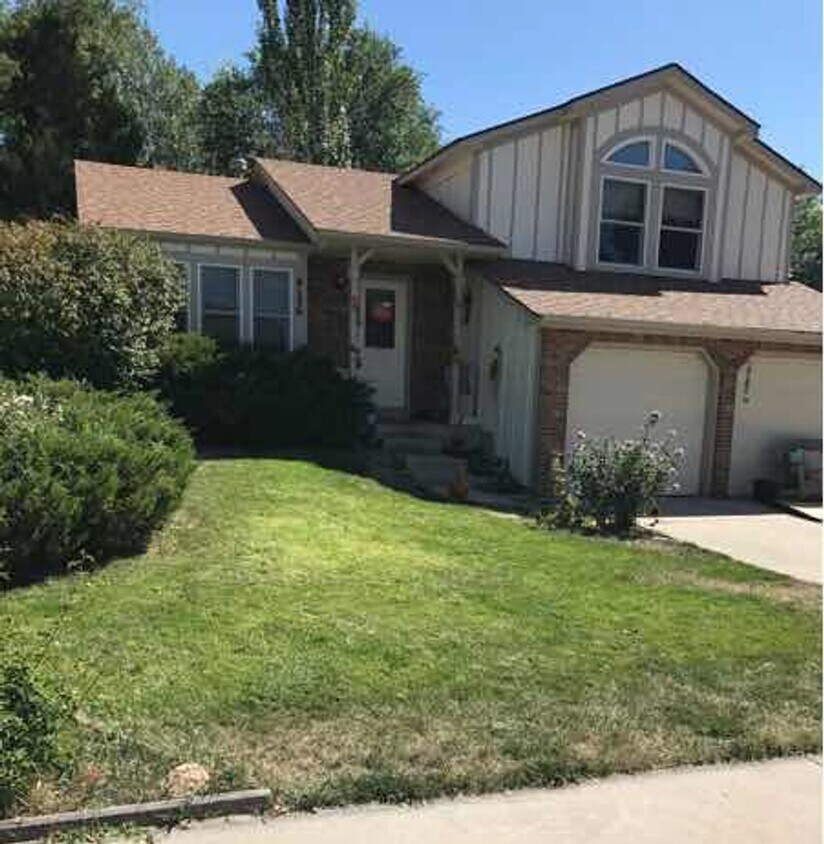 Foto principal - Spacious Tri-Level Home in Southwest Ft. C...