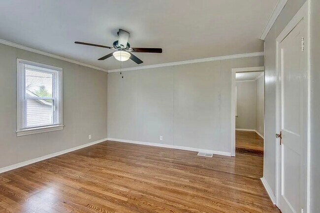 Building Photo - 2127 Riverside Dr