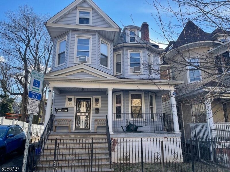 108 Shanley Ave, Newark, NJ 07108 Room for Rent in Newark, NJ