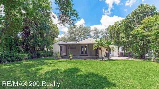 Building Photo - 2 br, 2.5 bath House - 1141 W Smith St