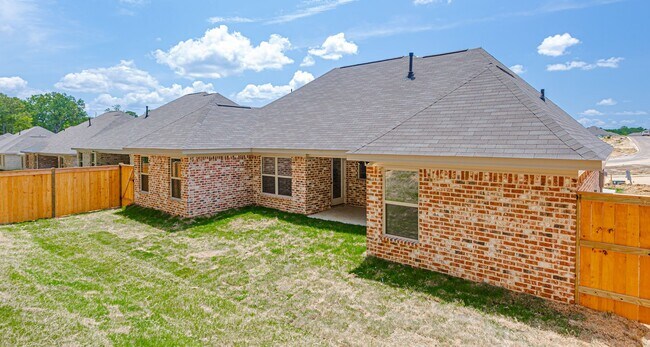 Building Photo - COMING SOON!!! 11/1/2024  3 Bed/2 Bath Hom...