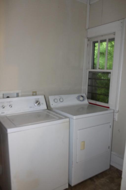 Building Photo - 208 E Ray Avenue Unit A