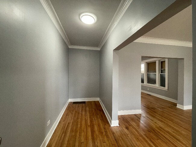 Building Photo - 6359 S Hermitage Ave