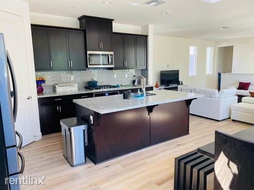 Foto del edificio - 3 br, 3 bath Townhome - 5721 Dublin Boulevard
