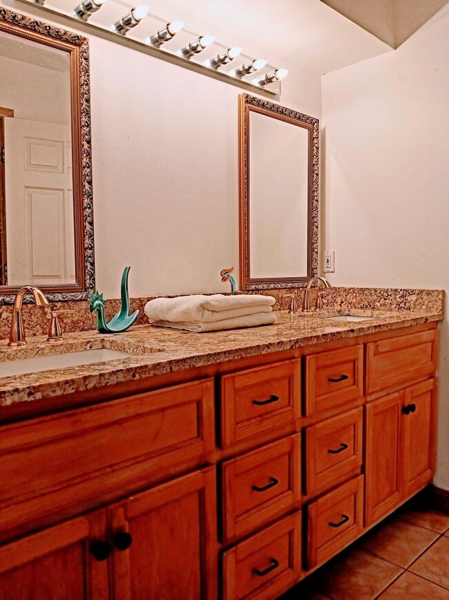 Foto del edificio - 1236 Block Island Rd