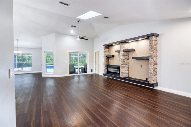 Foto del edificio - 707 Corbin Park Rd