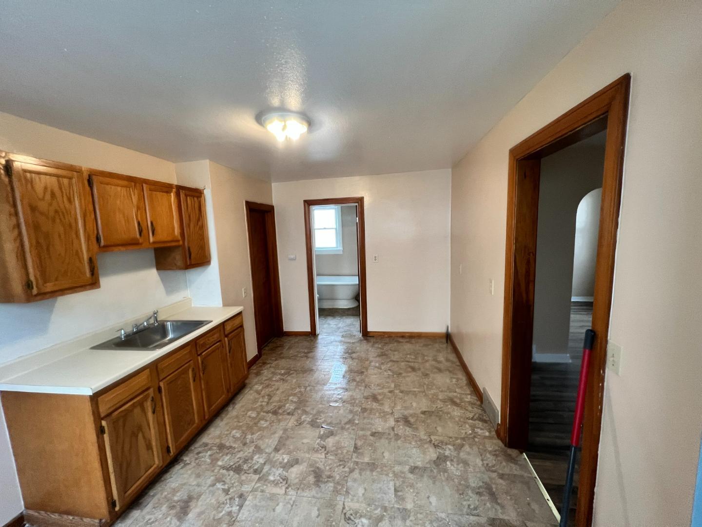 6800 Fullerton Ave Cleveland, OH 44105 – photo 1