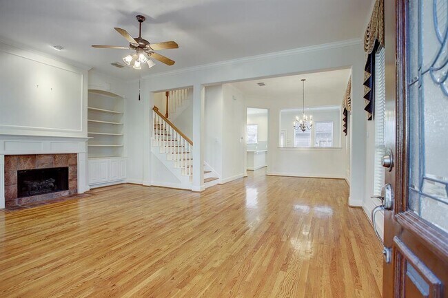 Foto del edificio - 3343 Memorial Crest Blvd