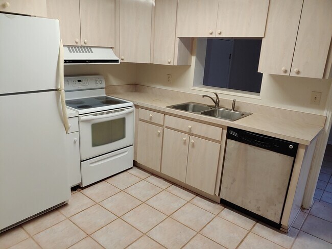 Kitchen - 803 N Gomez Ave