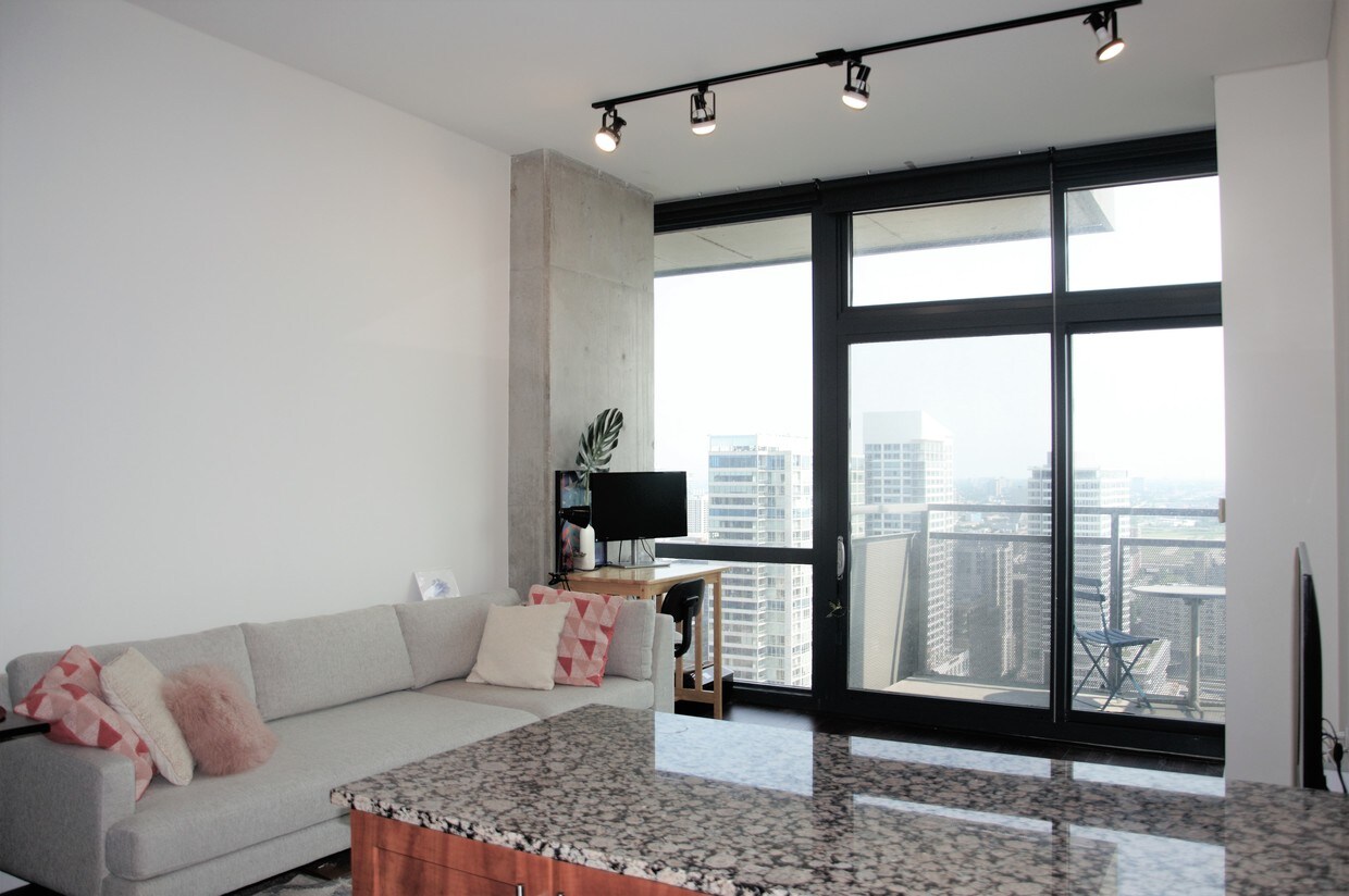 living/dining area - 235 W Van Buren St