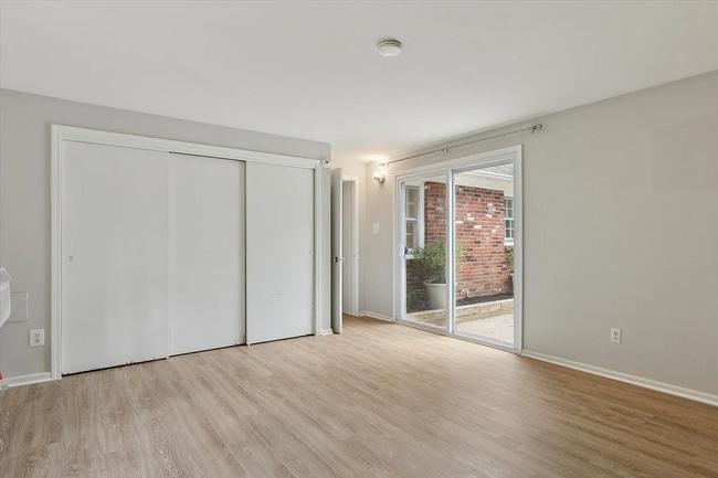 Building Photo - 6 Bedroom/3 Bathroom Available in Wayne!