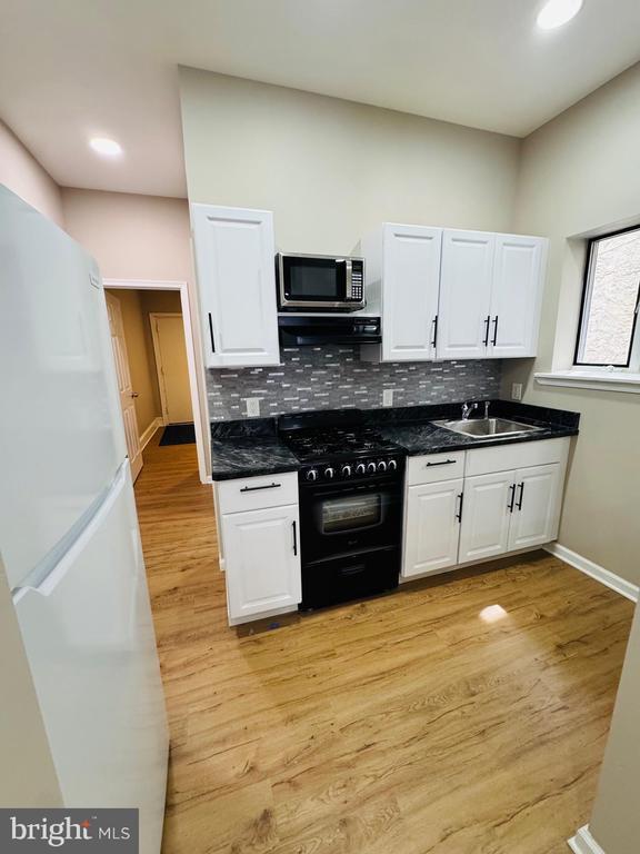 Primary Photo - 2150 N 32nd St