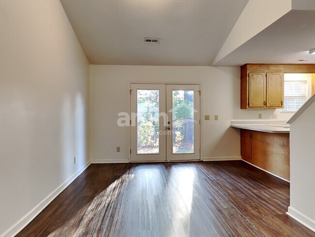 Foto del edificio - 6696 Bent Creek Drive