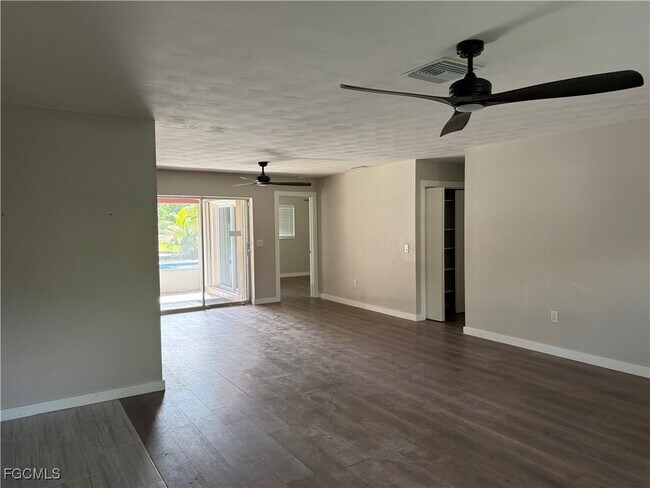 Foto del edificio - 51 Lagoon Dr