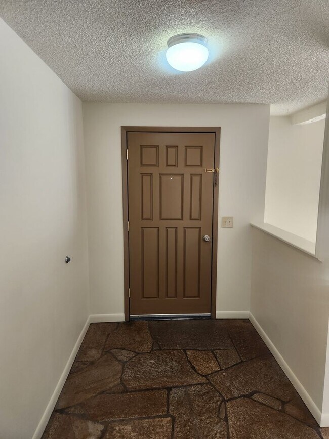 Foto del edificio - Coming Soon! 4 bedroom 2 bath