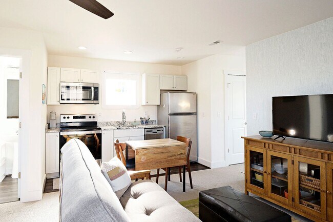 Building Photo - Fully Furnished Belvedere Studio – Utilities Included