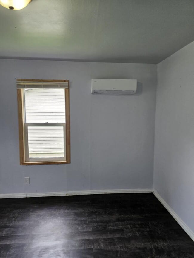 Building Photo - 1055 6th St