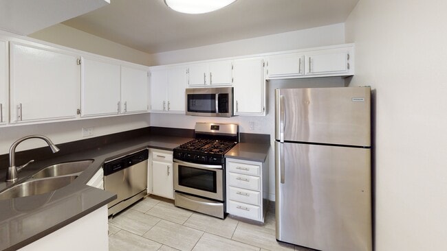 Kitchen - CLK - Clark Apts
