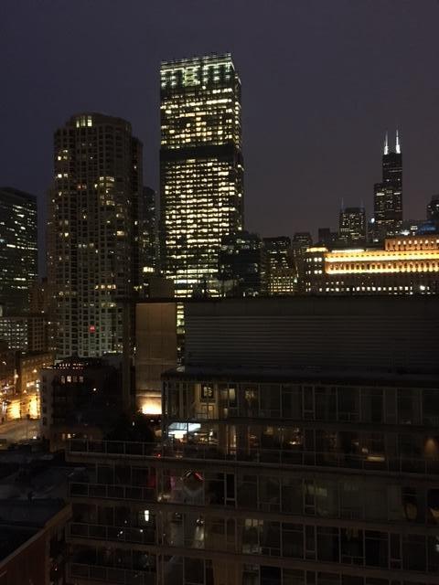 Foto del edificio - 200 W Grand Ave