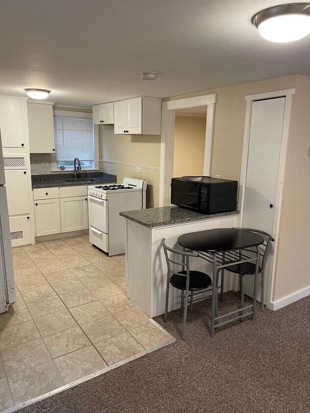 Foto principal - 132 Weeden Rd