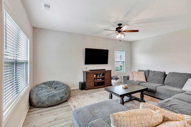 Foto del edificio - Goose Creek Home Available for a 9 Month L...