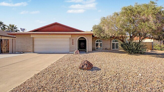 Building Photo - 1056 W Pecos Ave