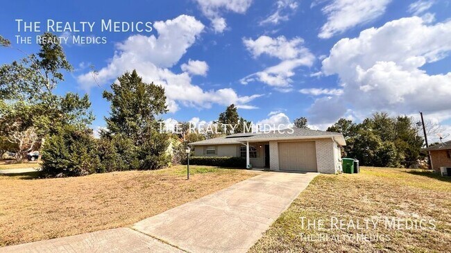 Building Photo - Charming 2-Bedroom Home with Solar Panels ...