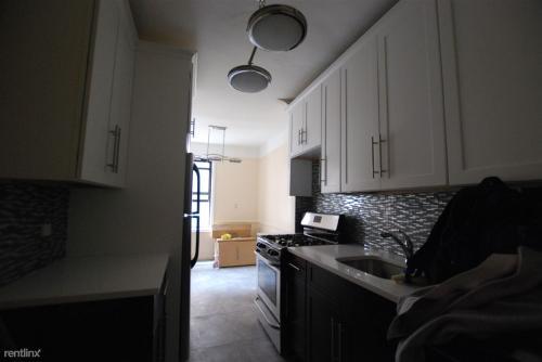 Building Photo - 45 Tennis Ct
