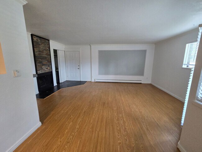 Foto del edificio - Garden Level Condo in North Boulder