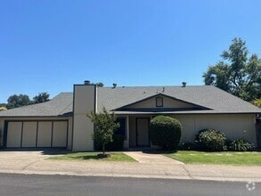 Building Photo - 6130 Thornwood Dr