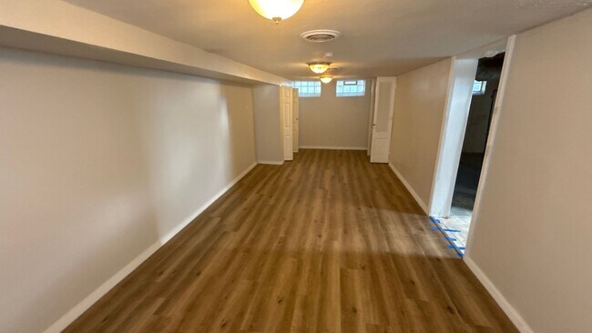 Building Photo - Single family