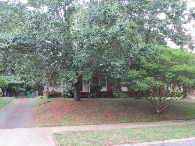 Foto del edificio - 1627 Starbrook Dr