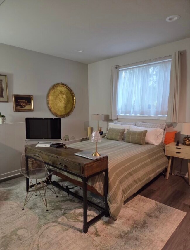 Foto del edificio - 4979 Onalaska Loop SE