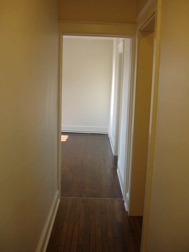 Building Photo - 1405 Oregon Pike