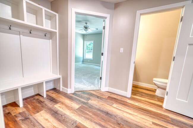 Building Photo - 5611 Sandrock Dr