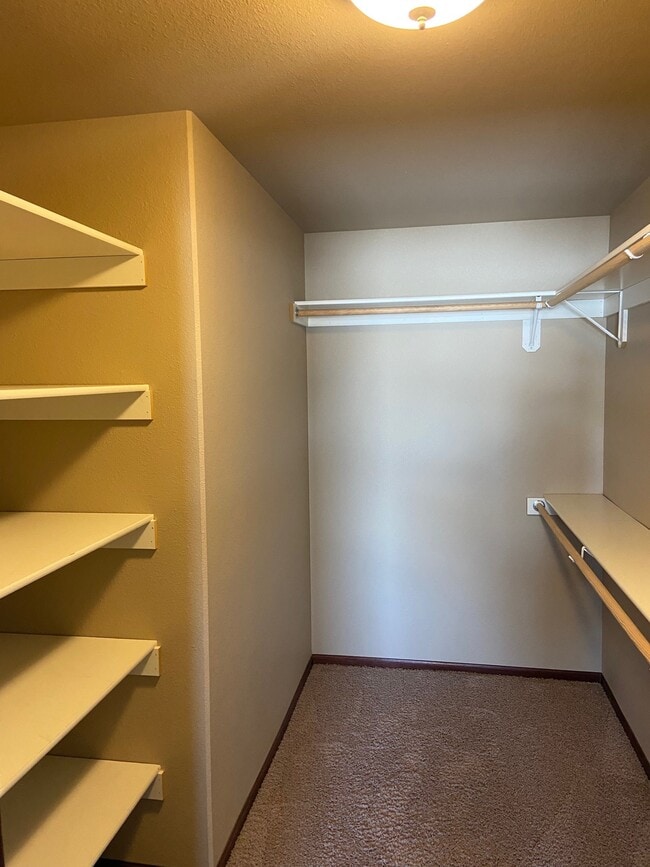 Building Photo - 1780 E Calgary Ave