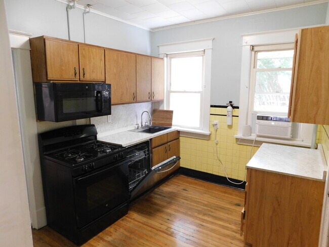 Building Photo - 649 Myrtle Avenue