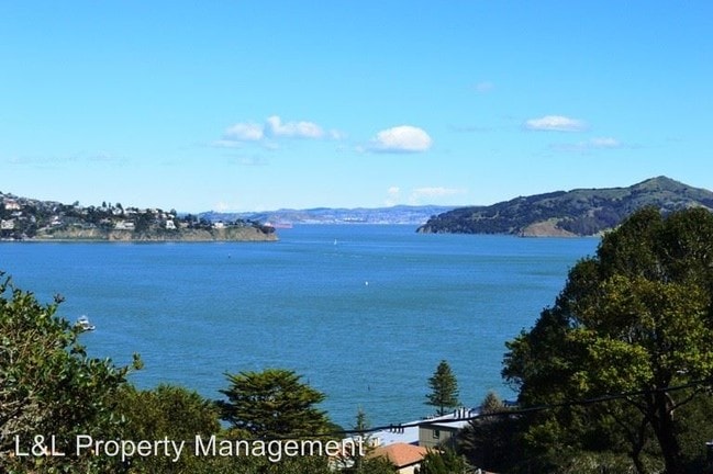 Foto del edificio - 2 br, 2 bath House - 129 Edwards Avenue
