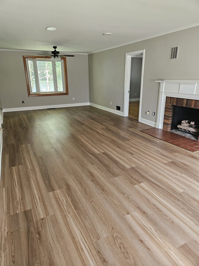 Building Photo - 108 Alpine Dr