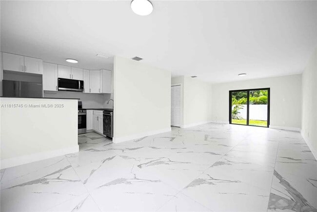 Foto del edificio - 100 SW 7th St
