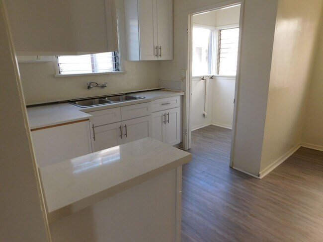 Foto del edificio - 417 E Elmwood Ave