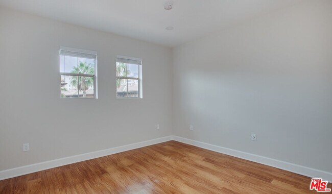 Foto del edificio - 340 Hauser Blvd
