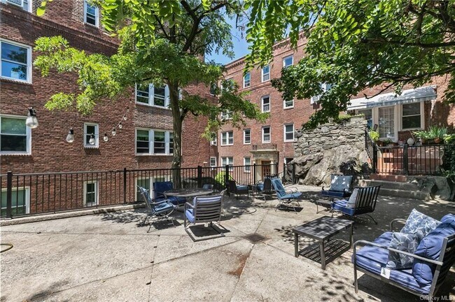 Building Photo - 54 Sagamore Rd