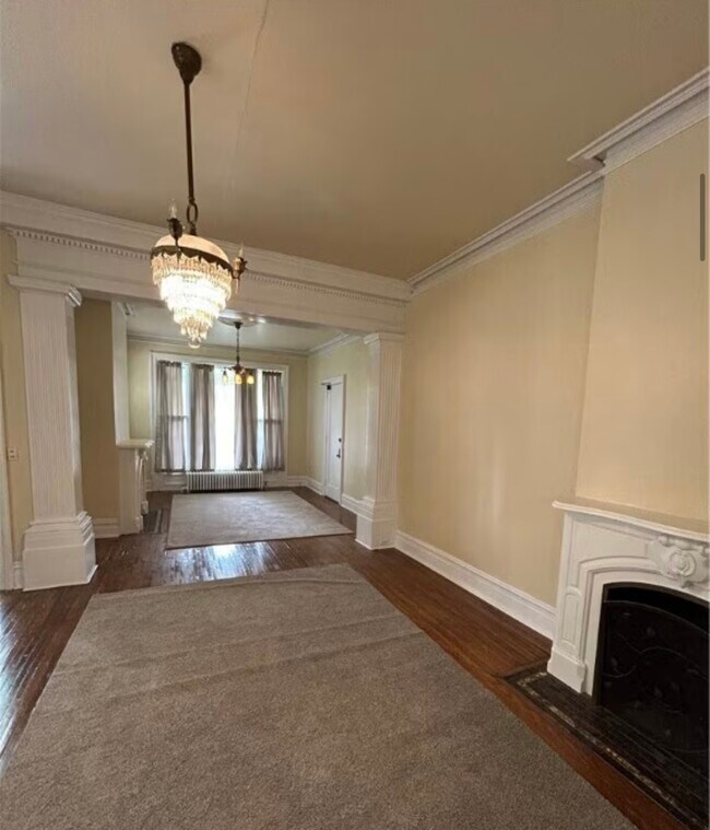 1A Sala de estarb - 401 Maple Ave Utilities Included