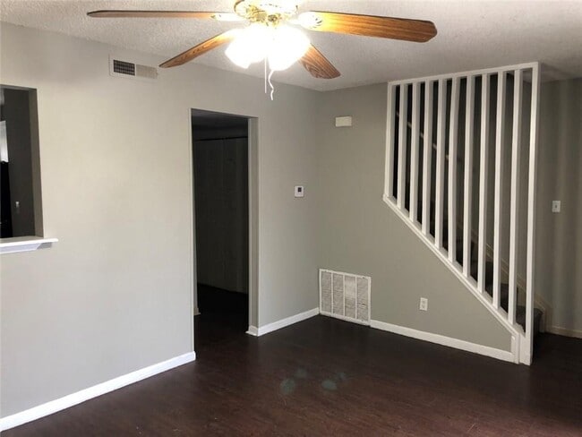 Building Photo - 513 N Betty Jo Dr