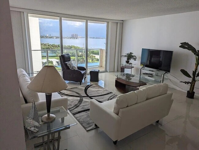 Building Photo - 5440 N Ocean Dr