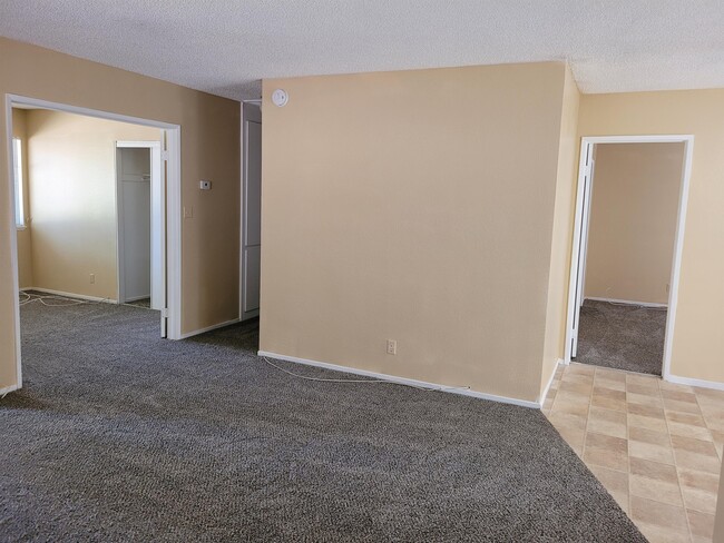 Foto del edificio - 6230 Meadowgrass Ln